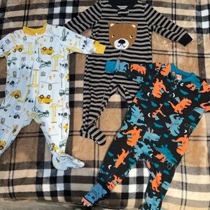 6 MONTH baby ONSIE , super soft and comfortable onsie set( 15$)